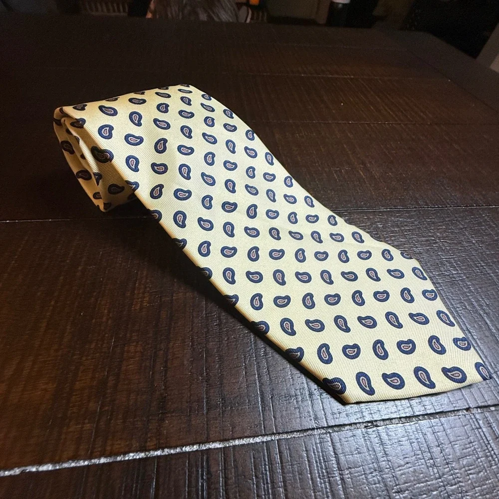 Vintage Carter & Holmes Mens Silk Tie Butter Yellow Navy Paisley Italian Necktie